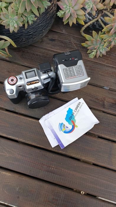 Máquina fotográfica Olympia DL2000A com estojo