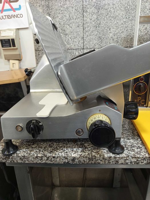 Fiambreira para despachar