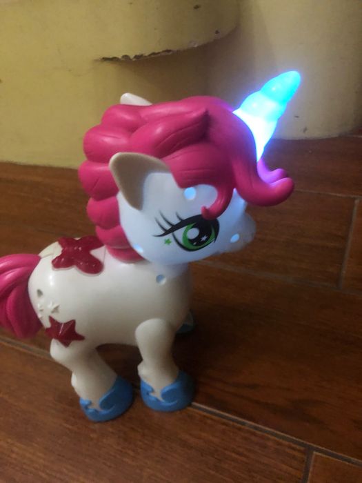 Інтерактивна іграшка єдиноріг