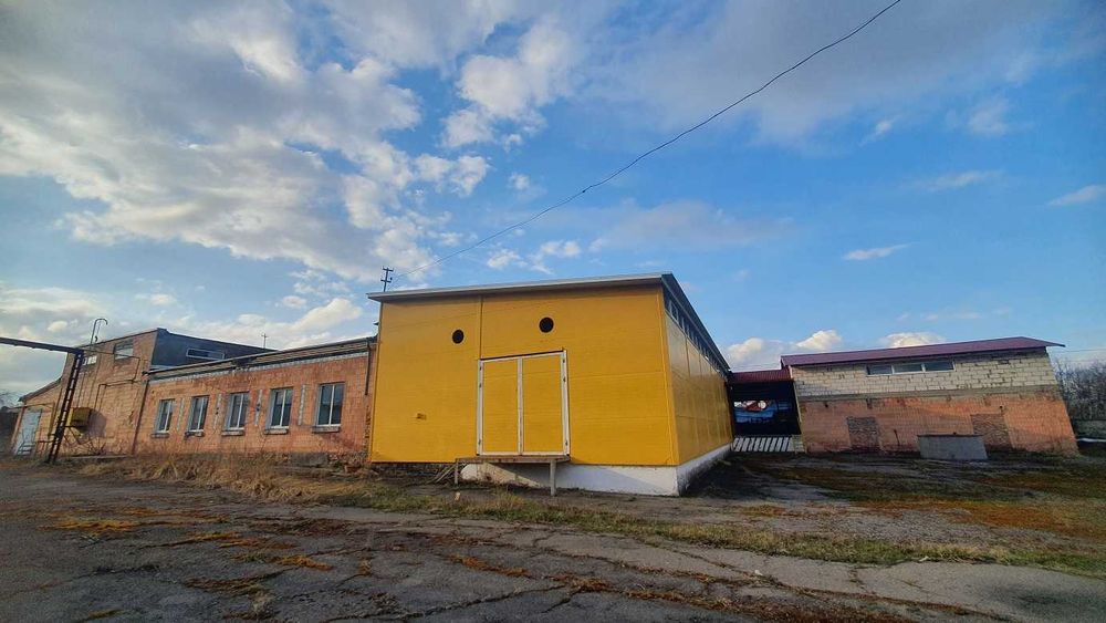 Виробничий комплекс (складські приміщення) в м. Рожище біля м.Луцьк (діл. 0,46га, пл.1347кв.м.)