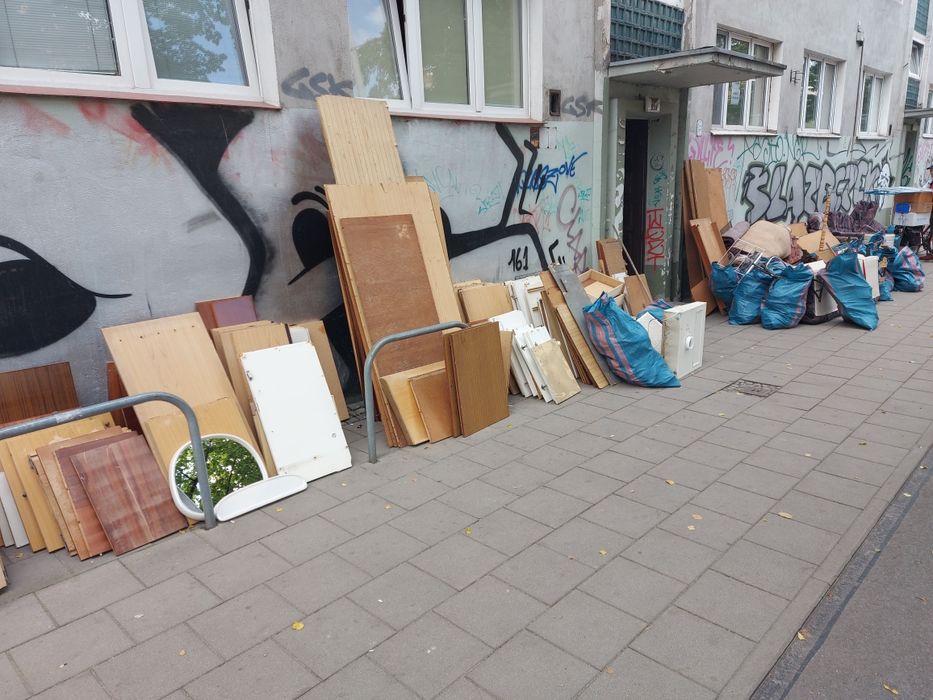 Wywóz Starych Mebli,Opróżnianie Mieszkań Domów Strychów Piwnic Garaży