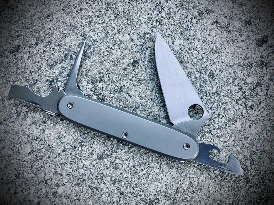 Victorinox Pioneer Custom em titânio, canivete suiço