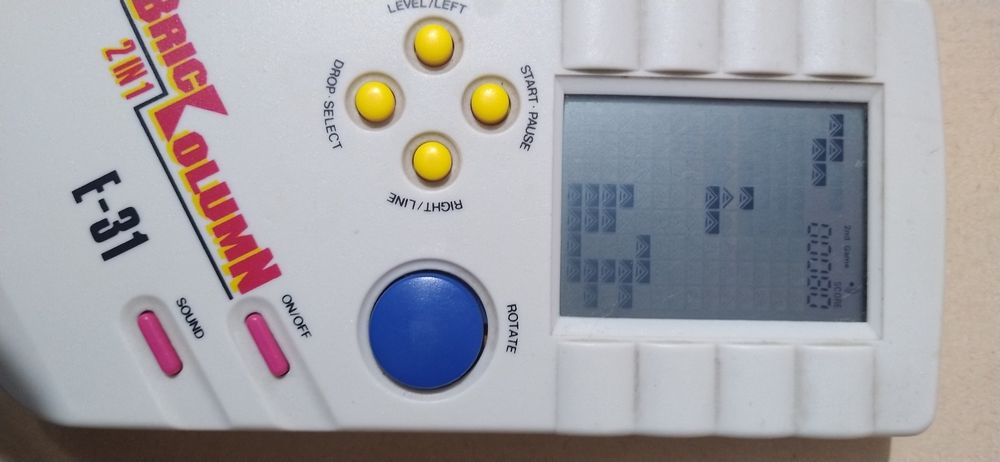 Consola Brick antiga