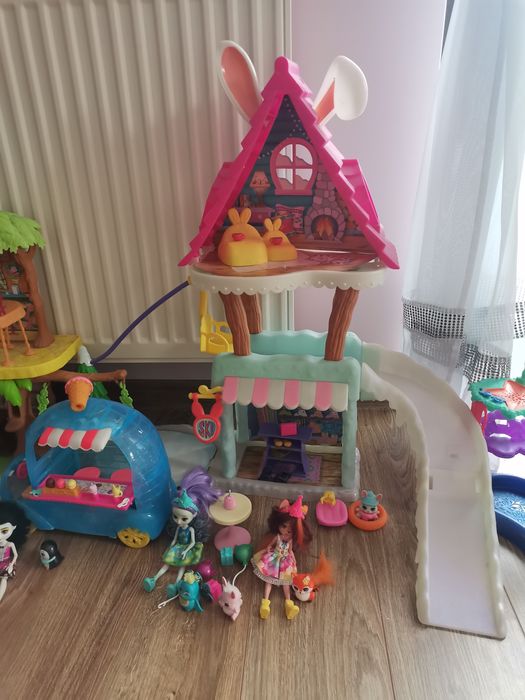 Duży zestaw Enchantimals 6 zestawów, 8 lalek i akcesoria w bdb stanie