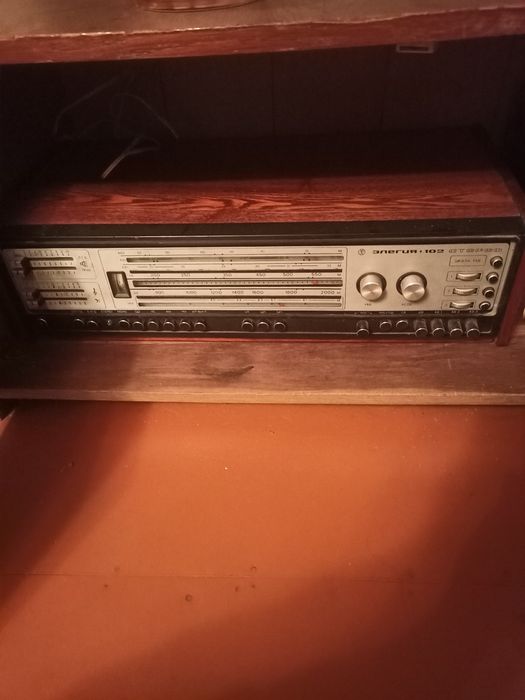 Продам робочу радіолу з колонками