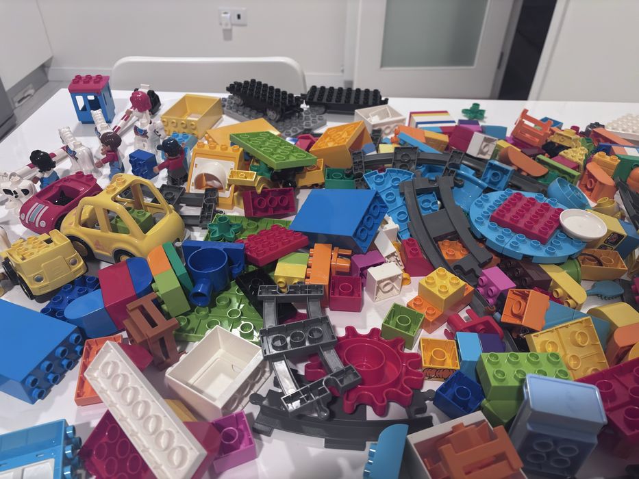 LEGO Duplo Lote Grande com Carros, Animais e Figuras
