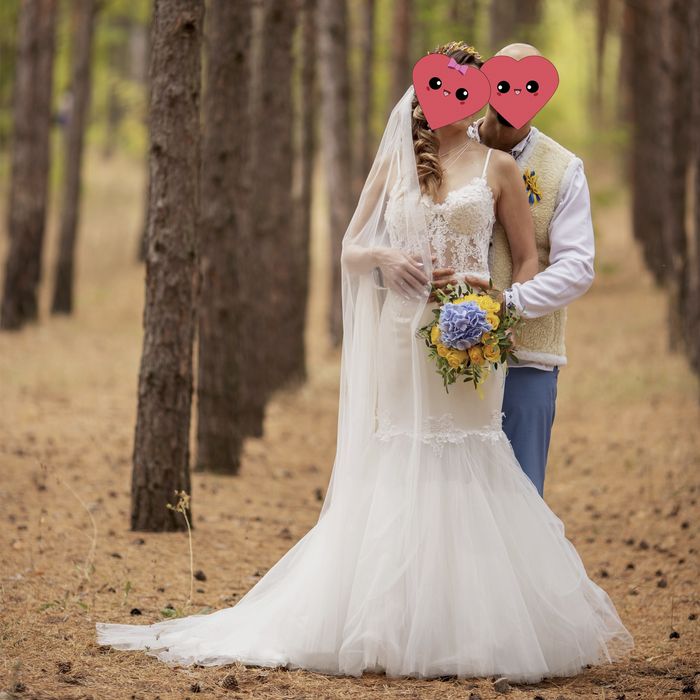 Весільна сукня зі шлейфом, молочна