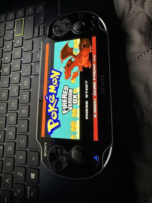 PSP Vita Oled + Travel Kit + jogos