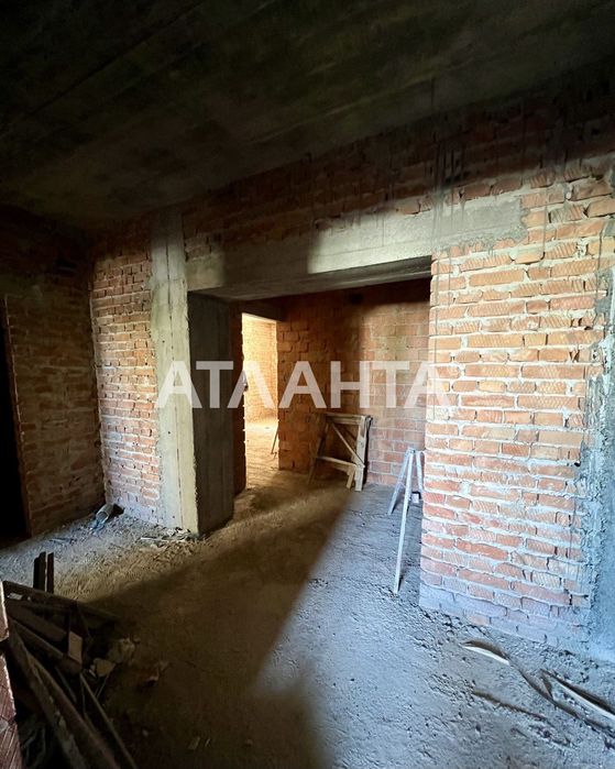 3  кімн, 1 поверх в районі ТЦ Депот