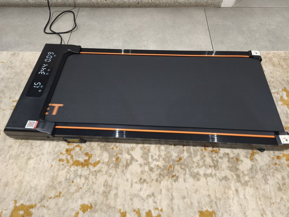 Passadeira Elétrica / Walking Pad Dobrável 2.5 HP (Até 130 kg) – Como Nova