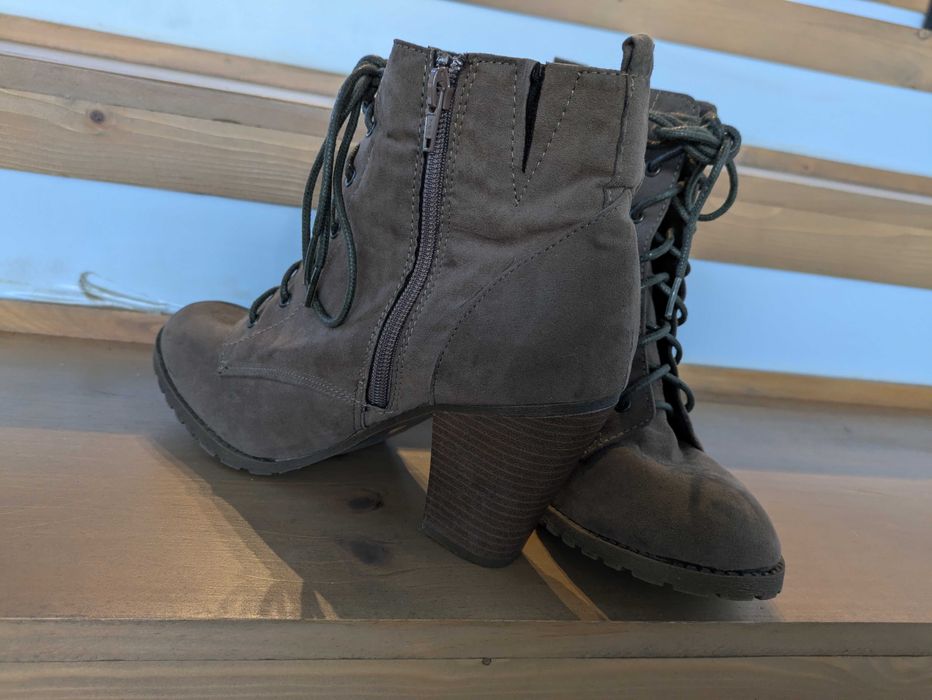 Bota senhora nunca usada