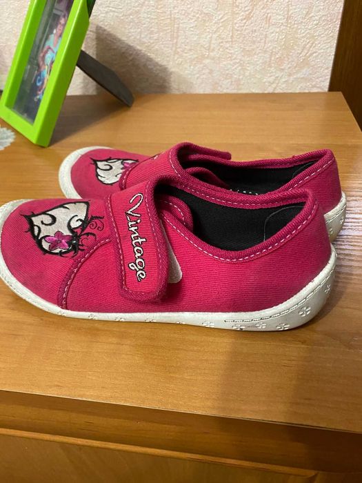 Тапочки на девочку 32 размер  стелька 19 см.