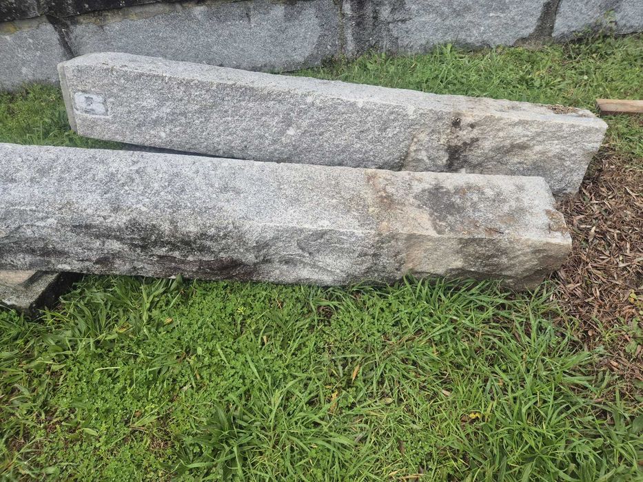 2 pilares de granito azul