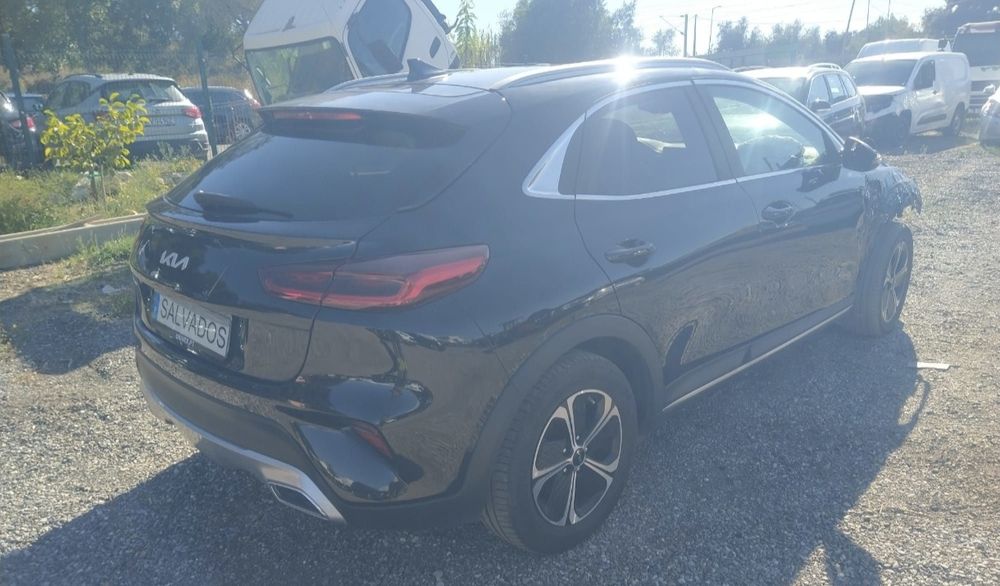 KIA X Ceed híbrido para peças 
2022.06
Veículo que trabalha e anda 
Longarinas boms 
Radiadores boms 
Vendo no estado que está 
Mais informaç