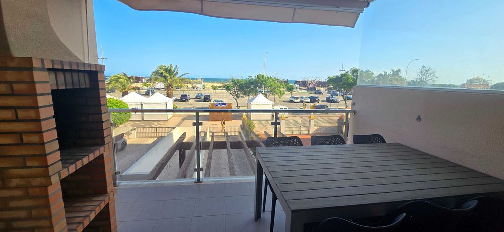 Apartamento T2+1  na Av Pedonal em frente à praia
