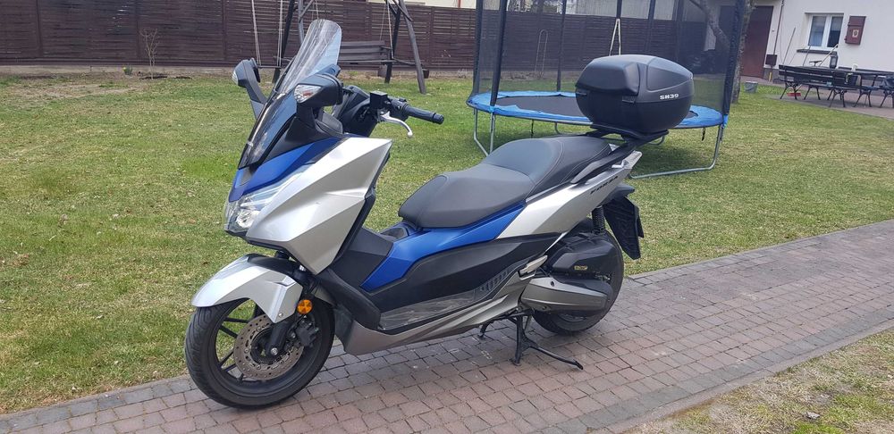 Honda NSS Forza 125 Salon Polska rok 2017 Leovince