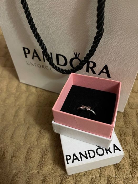 Оригінальне срібне кільце Pandora «Блискучий рожевий бантик»