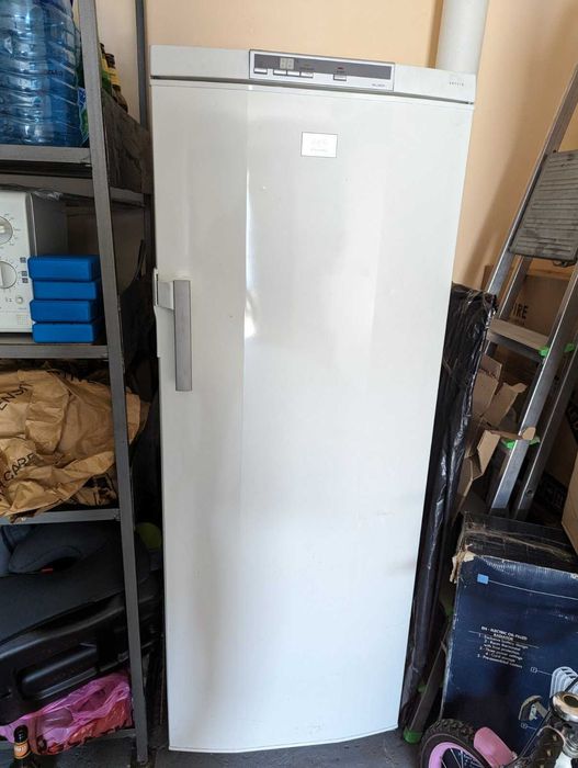 Морозильна камера Морозилка AEG Arctis 75240GA NO FROST 160/60 см 230L