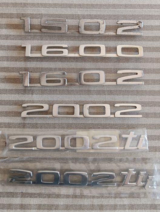 Símbolos BMW E10 e forras tablier