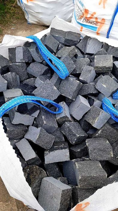 Бруківка для вантажних авто.