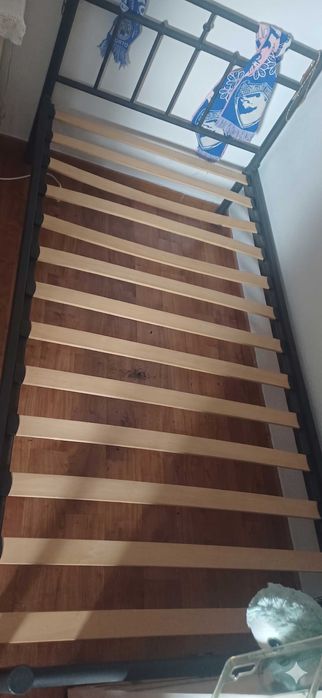 Cama com estrado