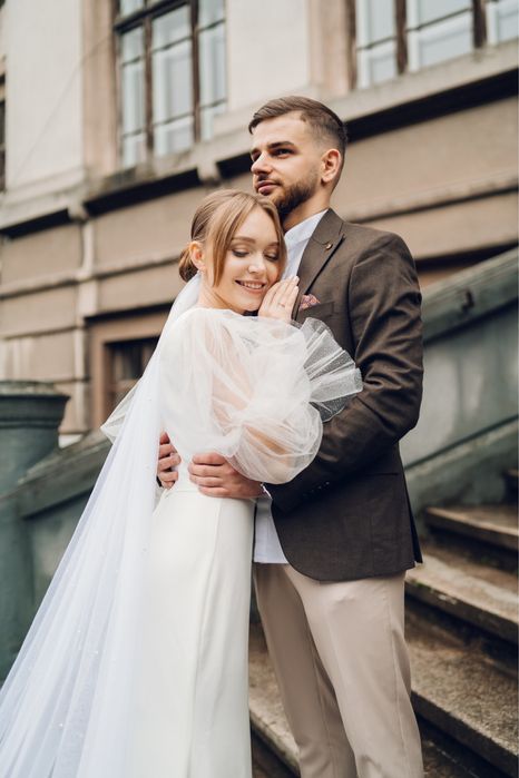 Продається весільне чи на розпис плаття з фатою