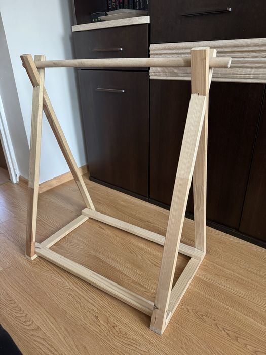 Wieszak tipi na ubranka dziecięce