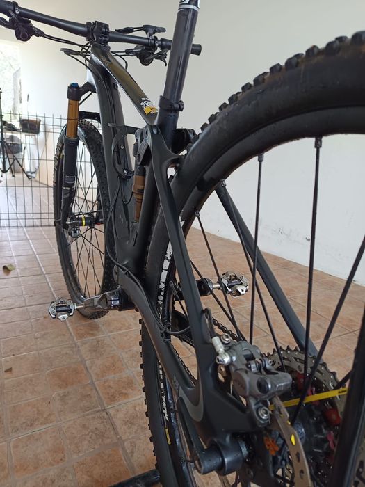 Canyon Lux CF full xtr e Fox Kashima