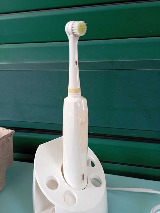 Escova de Dentes Elétrica com recargas