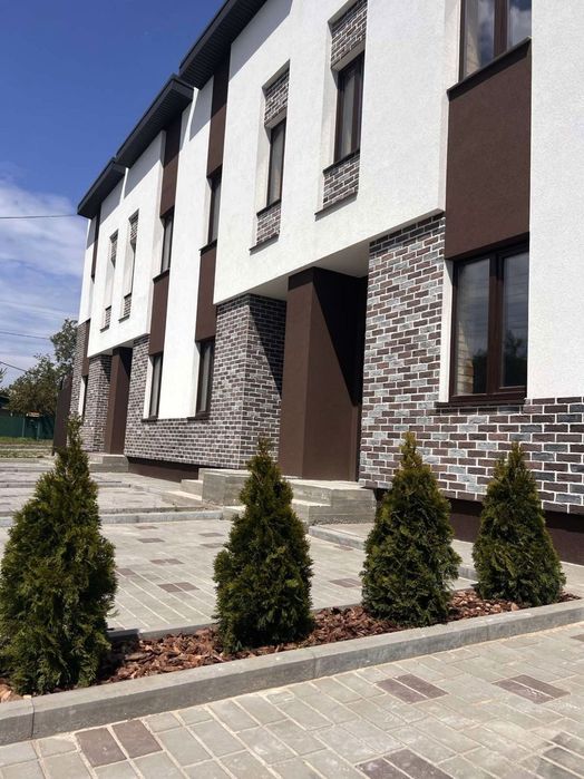 Сучасні таунхауси з газовим опаленням — продаж. Галина