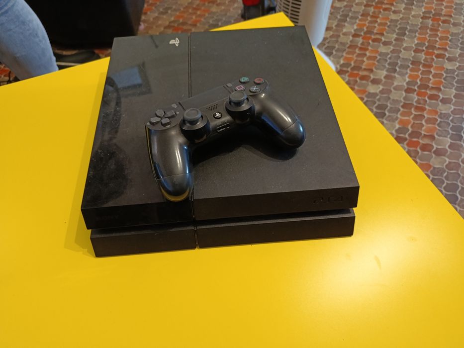 PlayStation 4 com comando