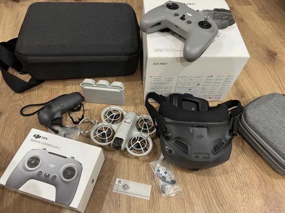 DJI Neo Motion Fly More Combo + DJI FPV Remote Controller 3 + Accessorios (3 Horas de voo)