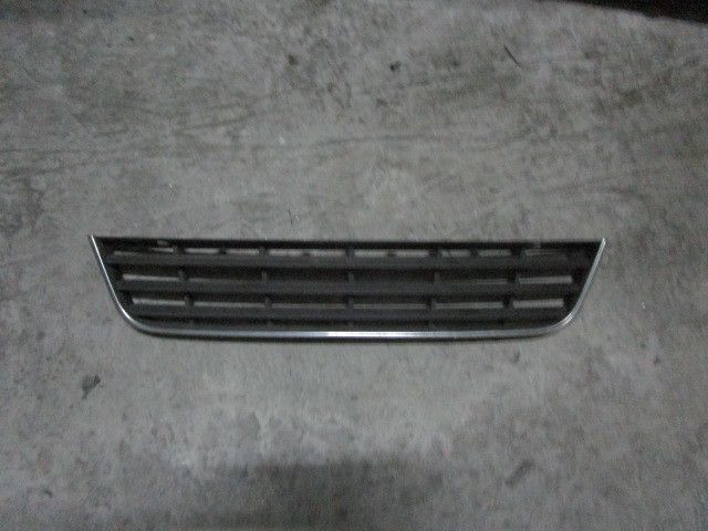 Grelha do Pára-Choques da Frente VOLKSWAGEN Passat (3C2)