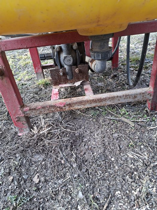 Sprzedam opryskiwacza 400l