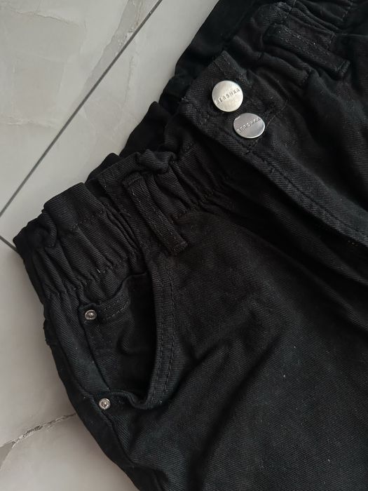 Sprzedam damskie spodnie jeansowe czarne marki Bershka ( rozmiar XS )