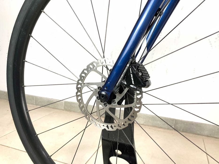 Шосейник та трохи гравел Giant Contend AR 1