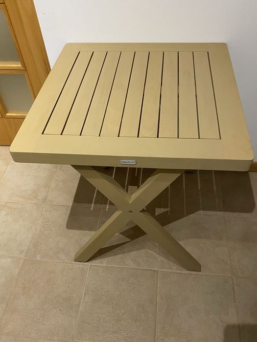 Mesa + 2 cadeiras