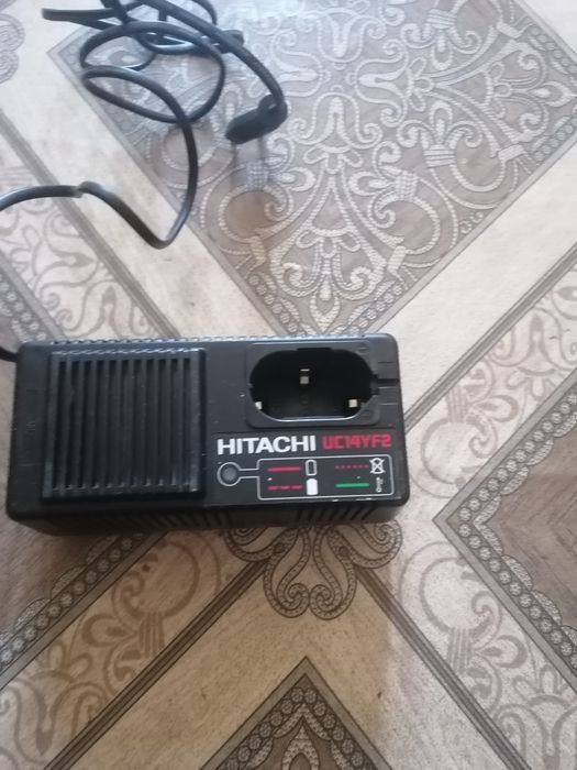 Продам зарядку до шруповерта Hitacni