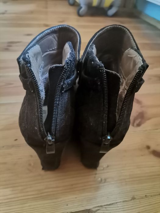 Damskie buty zamszowe