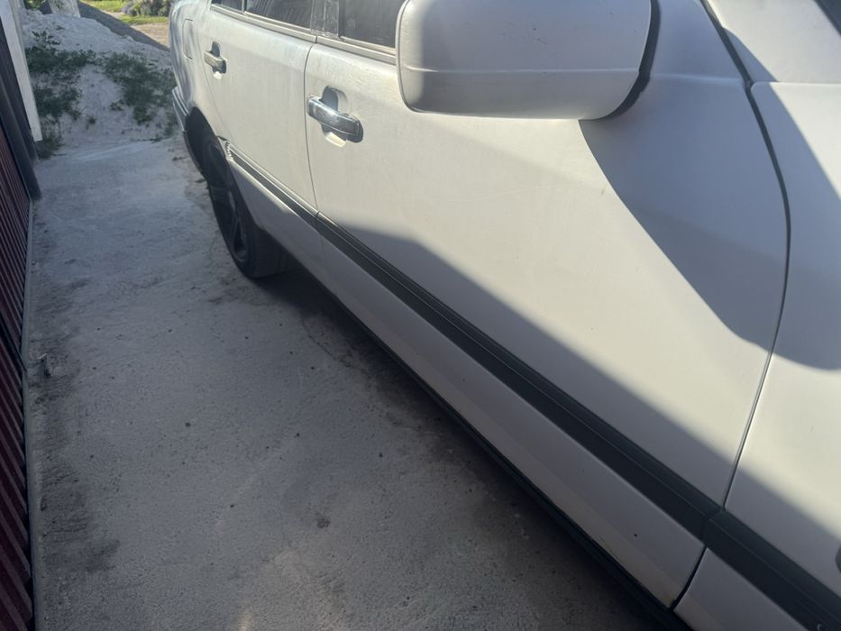 Продам або обміняю з моєю доплатою. Мерс 202