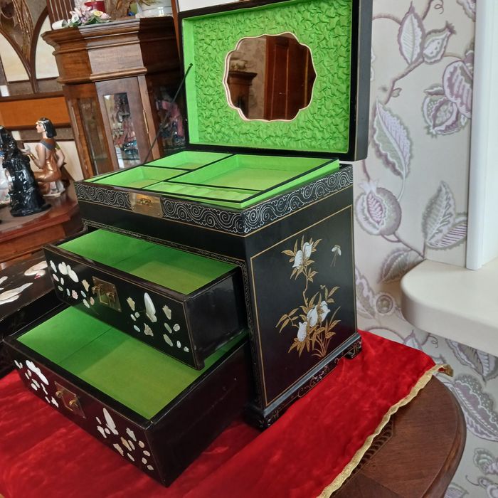 Продам антикварные шкатулки под украшения