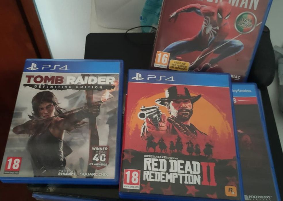 Ps4 com jogos e comando