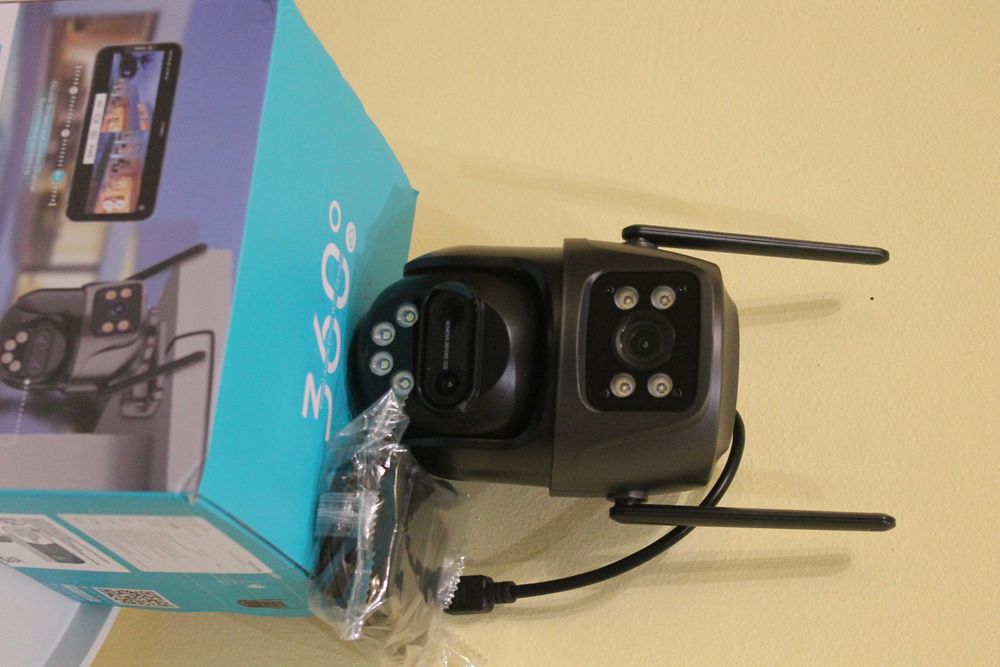 Нова камера для дому WiFi 9MP з подвійним екраном і автозумом