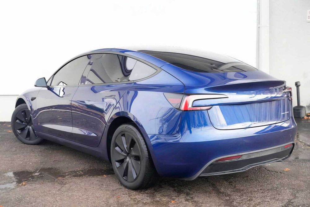 Tesla Model 3      2025