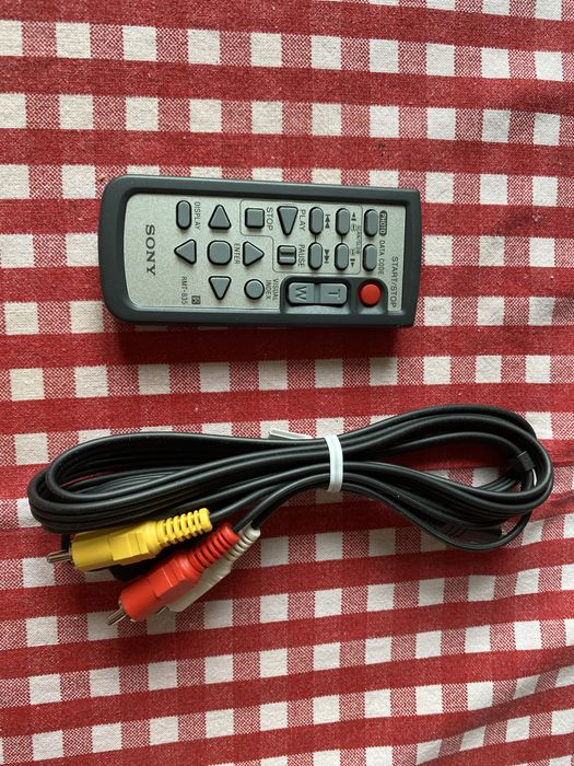 Продам відеокамеру Sony DCR-DVD 810