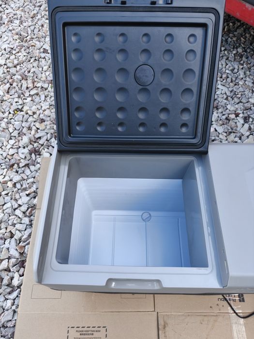 Skrzynka chłodnicza sprężarki 40608, z przyłączem 230 V, 50 l