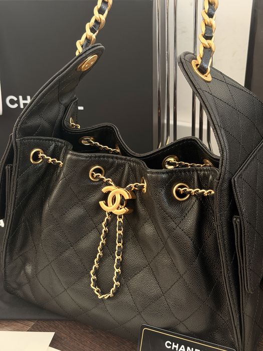 Chanel Drawstring Bucket Bag preta Caviar Gold Hardware