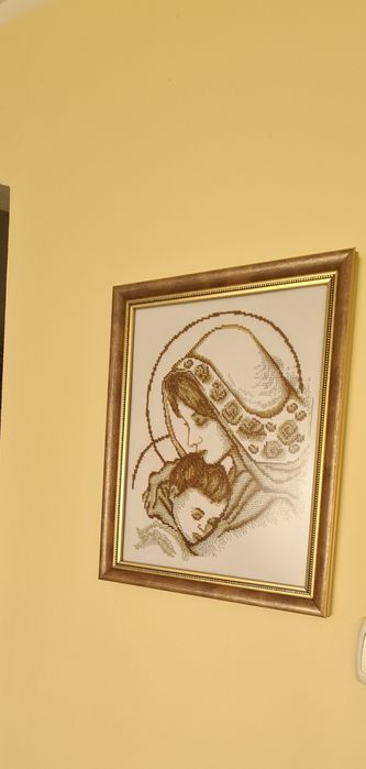 Matka Boska z dzieckiem haftowana ręcznie koralikami