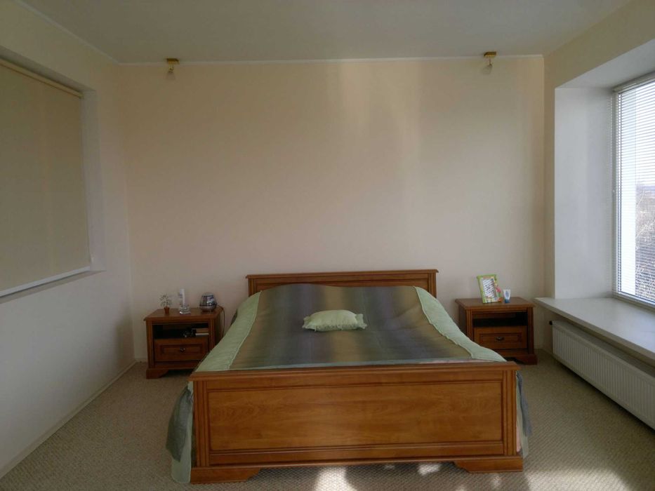 Продаж будинку в мальовничому місці біля водойми