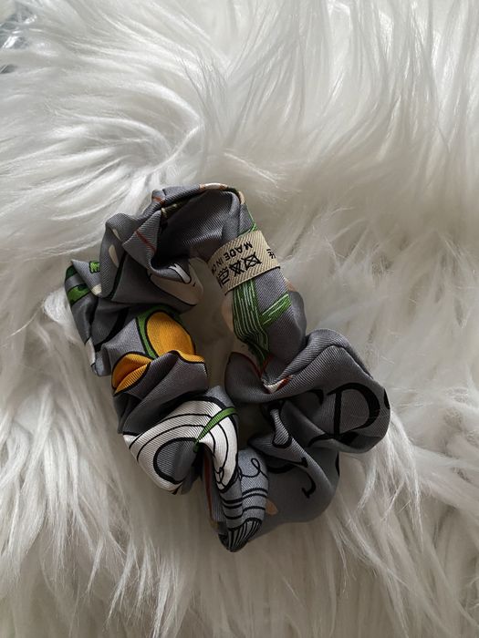 Szara kolorowa gumka do wlosow jedwab 100% scrunchie